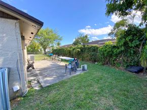 8160 SW 6th St, North Lauderdale FL 33068