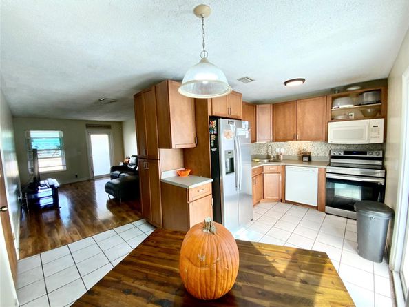 8160 SW 6th St, North Lauderdale FL 33068