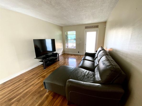 8160 SW 6th St, North Lauderdale FL 33068