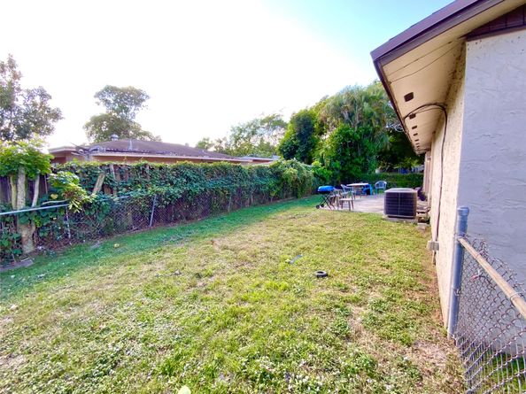 8160 SW 6th St, North Lauderdale FL 33068