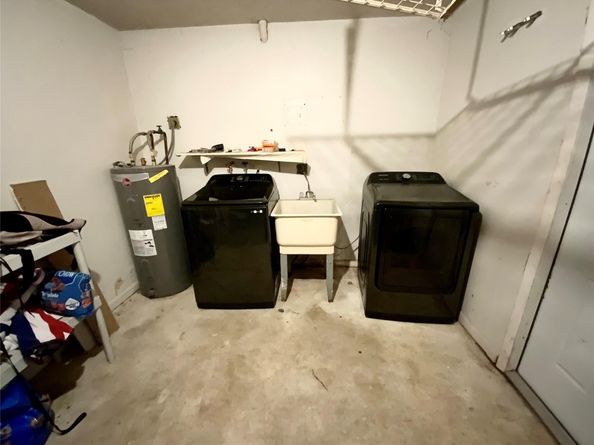 8160 SW 6th St, North Lauderdale FL 33068