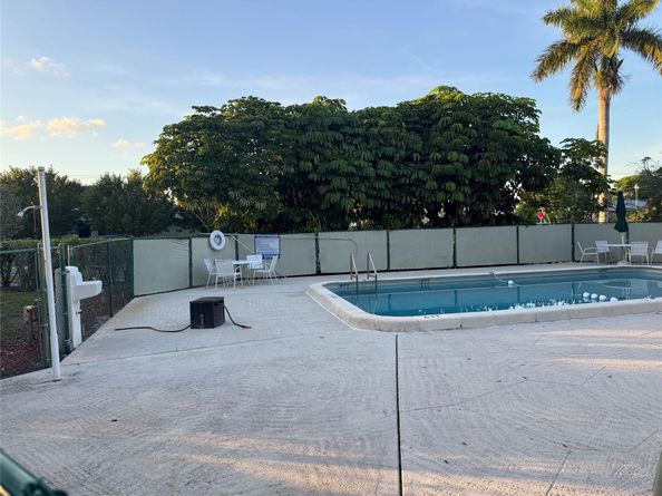 505 Spencer Dr 307, West Palm Beach FL 33409