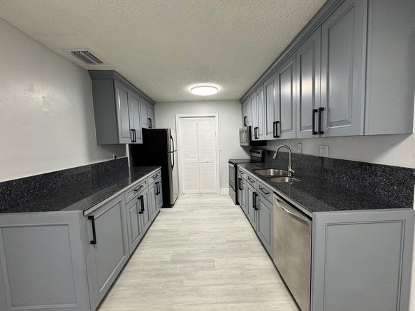 6100 NE 4th Ave, Oakland Park FL 33334