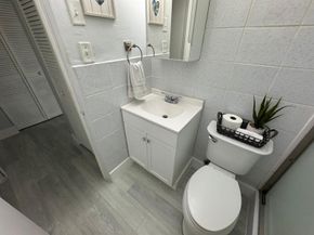 6100 NE 4th Ave, Oakland Park FL 33334