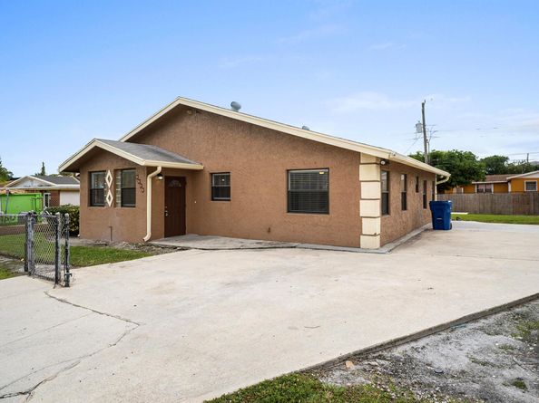 1233 W 32nd Street, Riviera Beach FL 33404