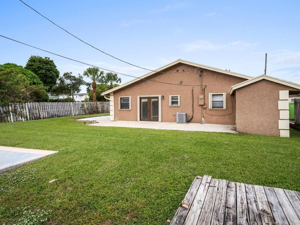 1233 W 32nd Street, Riviera Beach FL 33404