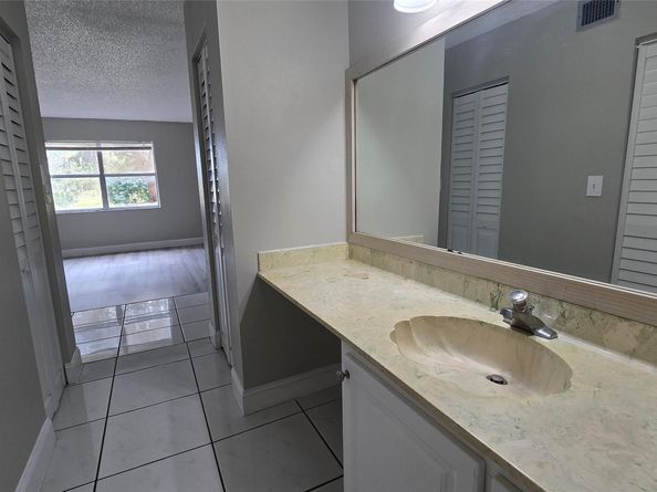 6200 S Falls Circle Dr 105, Lauderhill FL 33319