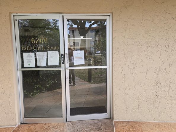 6200 S Falls Circle Dr 105, Lauderhill FL 33319