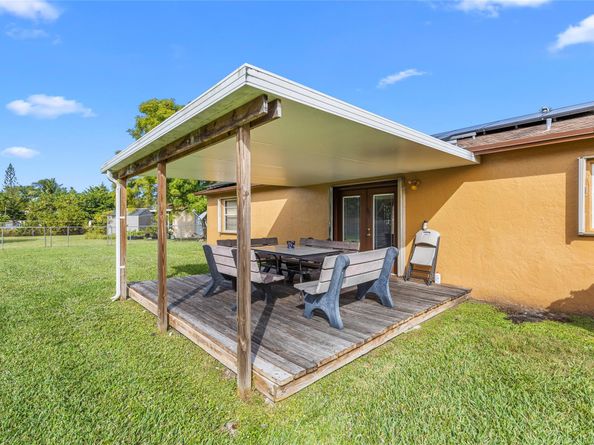 7822 SW 7th Ct, North Lauderdale FL 33068