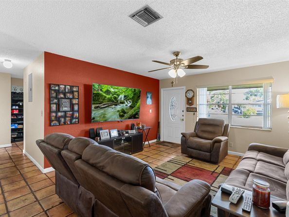 7822 SW 7th Ct, North Lauderdale FL 33068