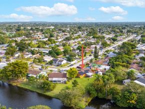 7822 SW 7th Ct, North Lauderdale FL 33068