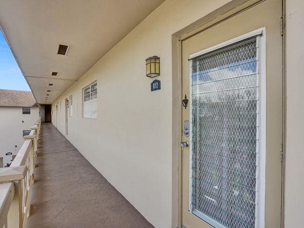 4800 NW 35th St 612, Lauderdale Lakes FL 33319