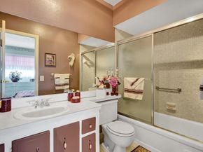 4800 NW 35th St 612, Lauderdale Lakes FL 33319