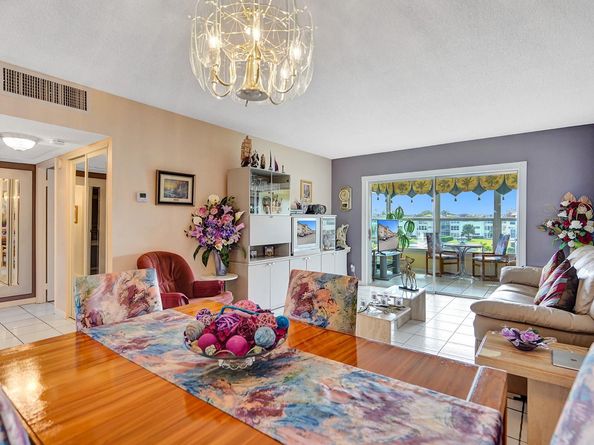 4800 NW 35th St 612, Lauderdale Lakes FL 33319