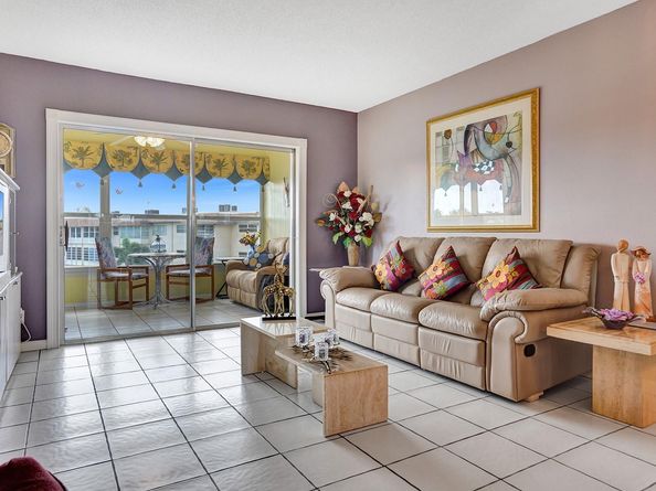 4800 NW 35th St 612, Lauderdale Lakes FL 33319