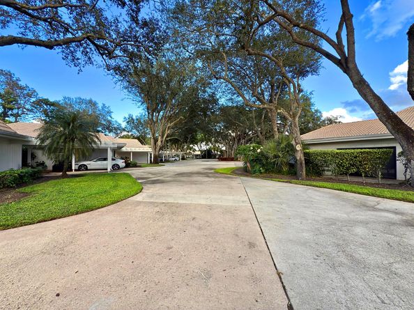 406 Bridgewood Court, Boca Raton FL 33434