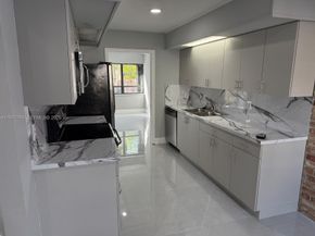 2700 N 34th Avenue I, Hollywood FL 33021