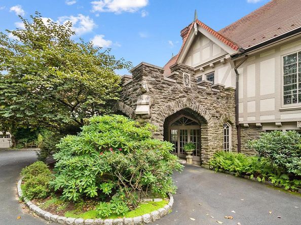 1717 Woodland Road, Abington PA 19001