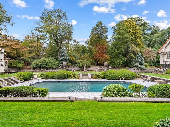 1717 Woodland Road, Abington PA 19001
