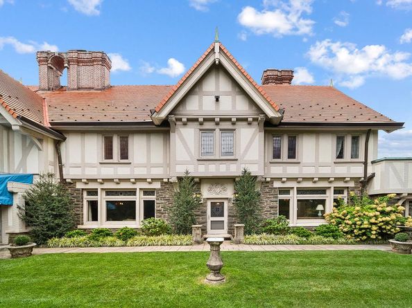 1717 Woodland Road, Abington PA 19001