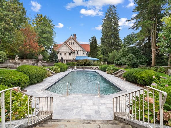 1717 Woodland Road, Abington PA 19001
