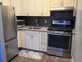 100 E Glenolden Avenue R12, Glenolden PA 19036