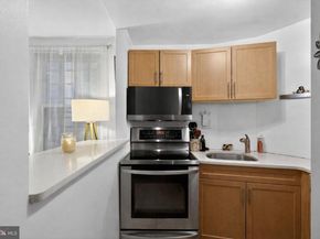 1431 Spruce Street 1R, Philadelphia PA 19102