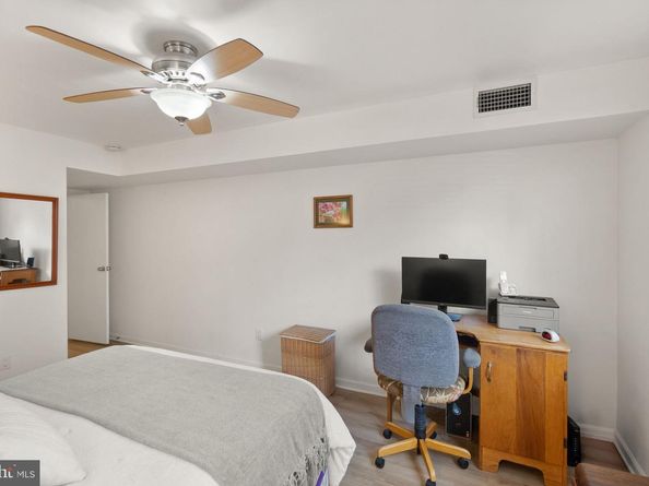 2042 Royal Fern Court 1B, Reston VA 20191