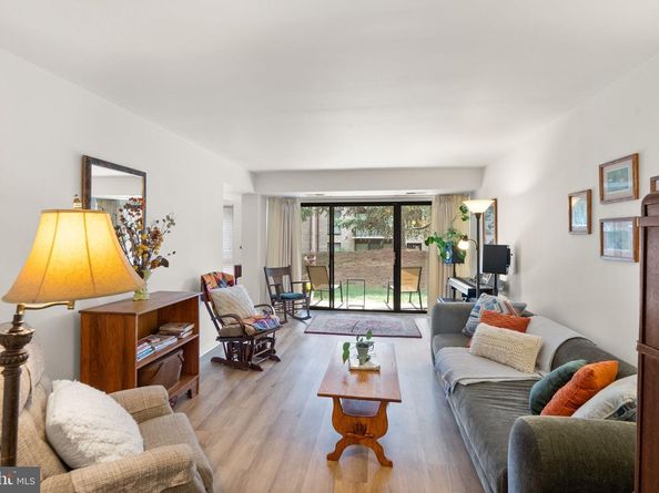2042 Royal Fern Court 1B, Reston VA 20191