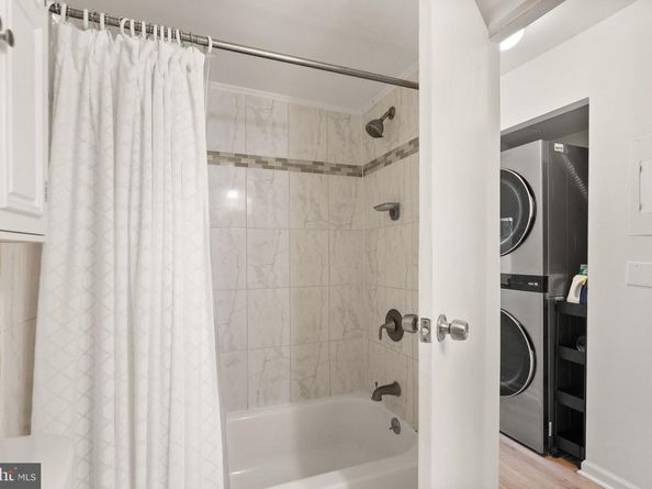 2042 Royal Fern Court 1B, Reston VA 20191