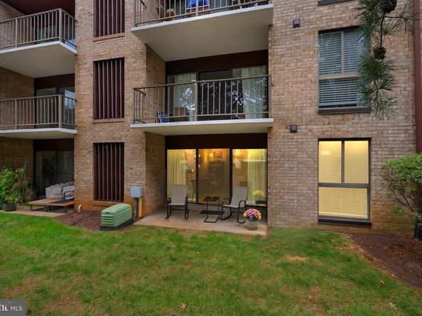 2042 Royal Fern Court 1B, Reston VA 20191