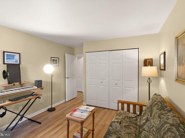 2042 Royal Fern Court 1B, Reston VA 20191