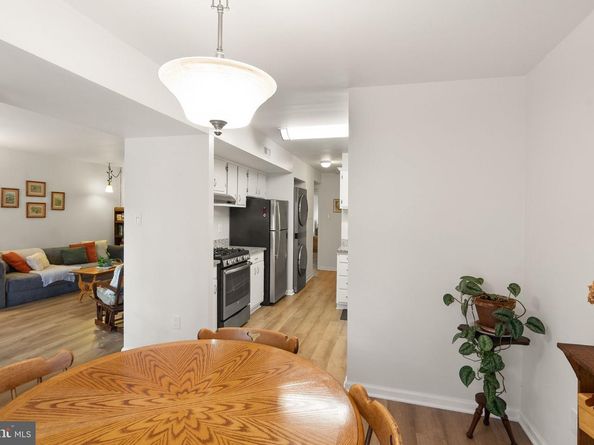 2042 Royal Fern Court 1B, Reston VA 20191