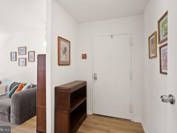 2042 Royal Fern Court 1B, Reston VA 20191