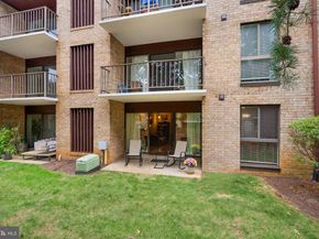 2042 Royal Fern Court 1B, Reston VA 20191