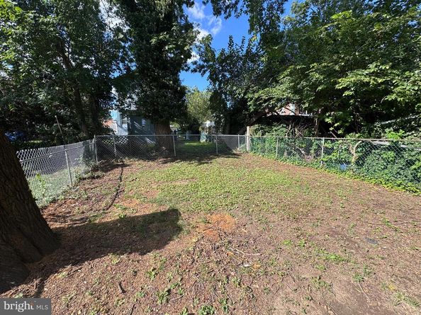 215 N 9TH Street, Darby PA 19023