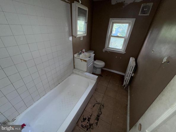 215 N 9TH Street, Darby PA 19023