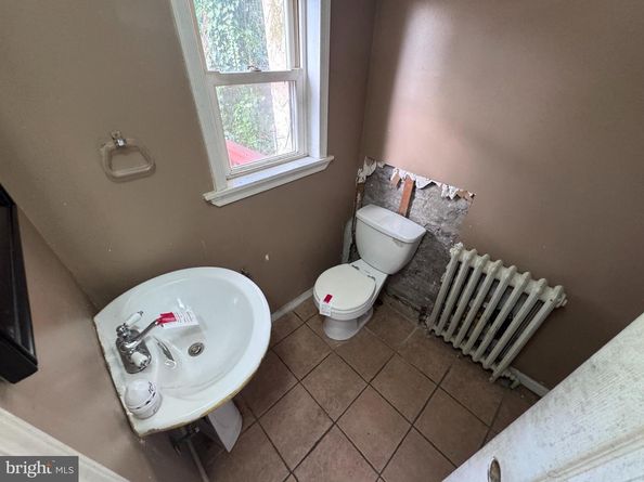 215 N 9TH Street, Darby PA 19023