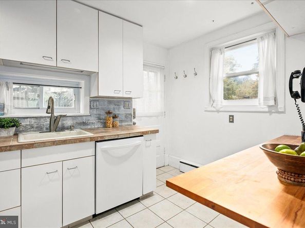 6381 Lakewood Drive, Falls Church VA 22041
