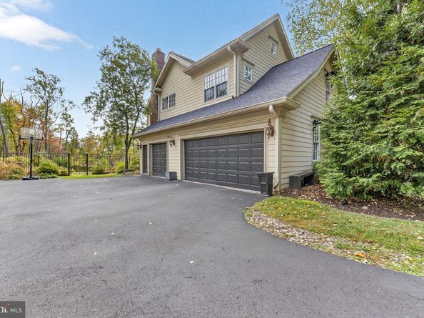 5765 Valley Stream Drive, Doylestown PA 18902