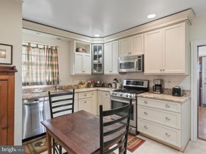 910 Locust Street, Herndon VA 20170