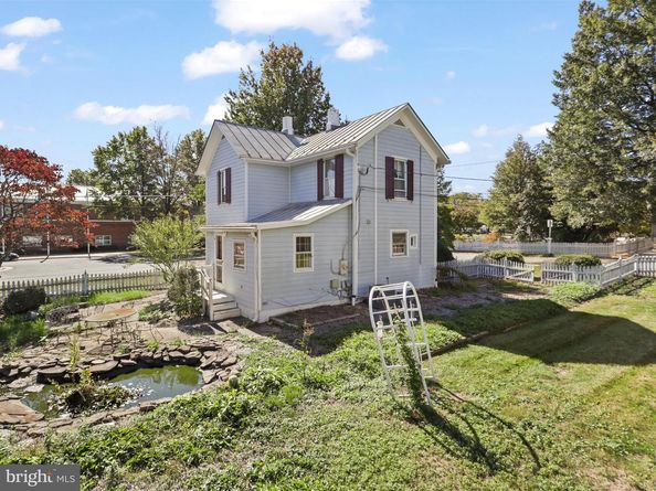 910 Locust Street, Herndon VA 20170
