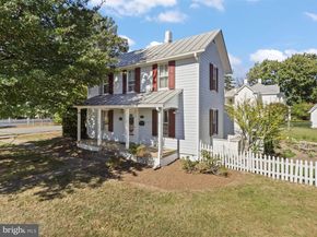 910 Locust Street, Herndon VA 20170