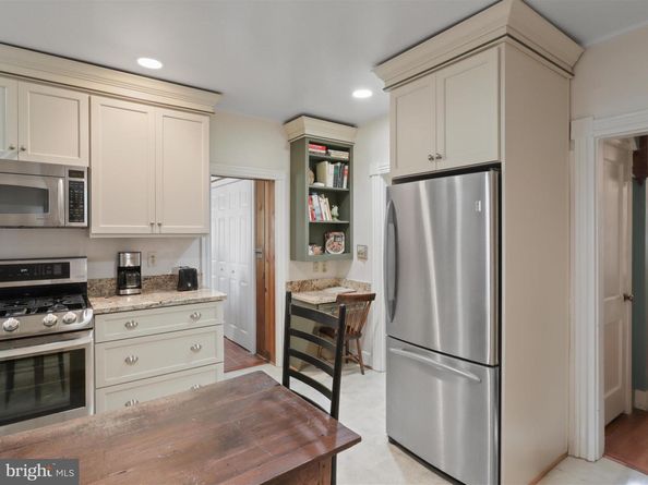 910 Locust Street, Herndon VA 20170