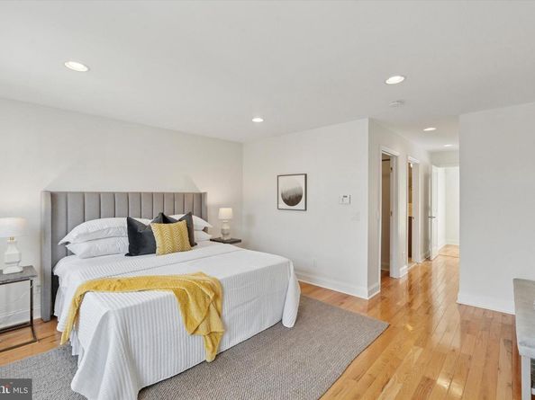 906 S 12TH Street, Philadelphia PA 19147