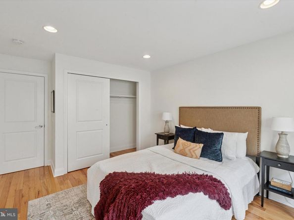 906 S 12TH Street, Philadelphia PA 19147