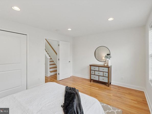 906 S 12TH Street, Philadelphia PA 19147