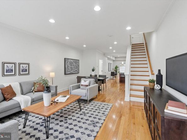 906 S 12TH Street, Philadelphia PA 19147