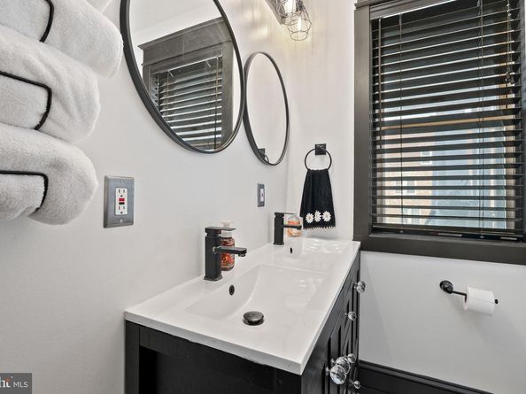 939 15TH Street SE, Washington DC 20003