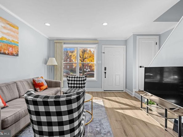 31 W Reed Avenue, Alexandria VA 22305